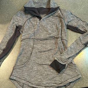 Lululemon Women’s Run Walk Trail Tech Long Sleeved Top Shirt Striped Size 4